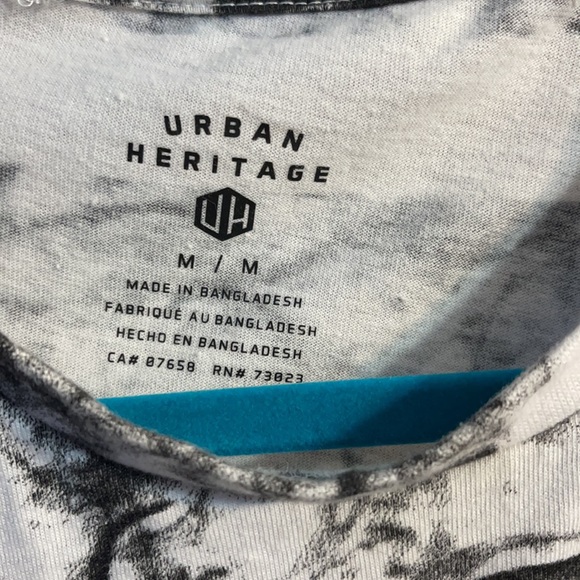 Men’s shirt size medium US - Picture 2 of 3